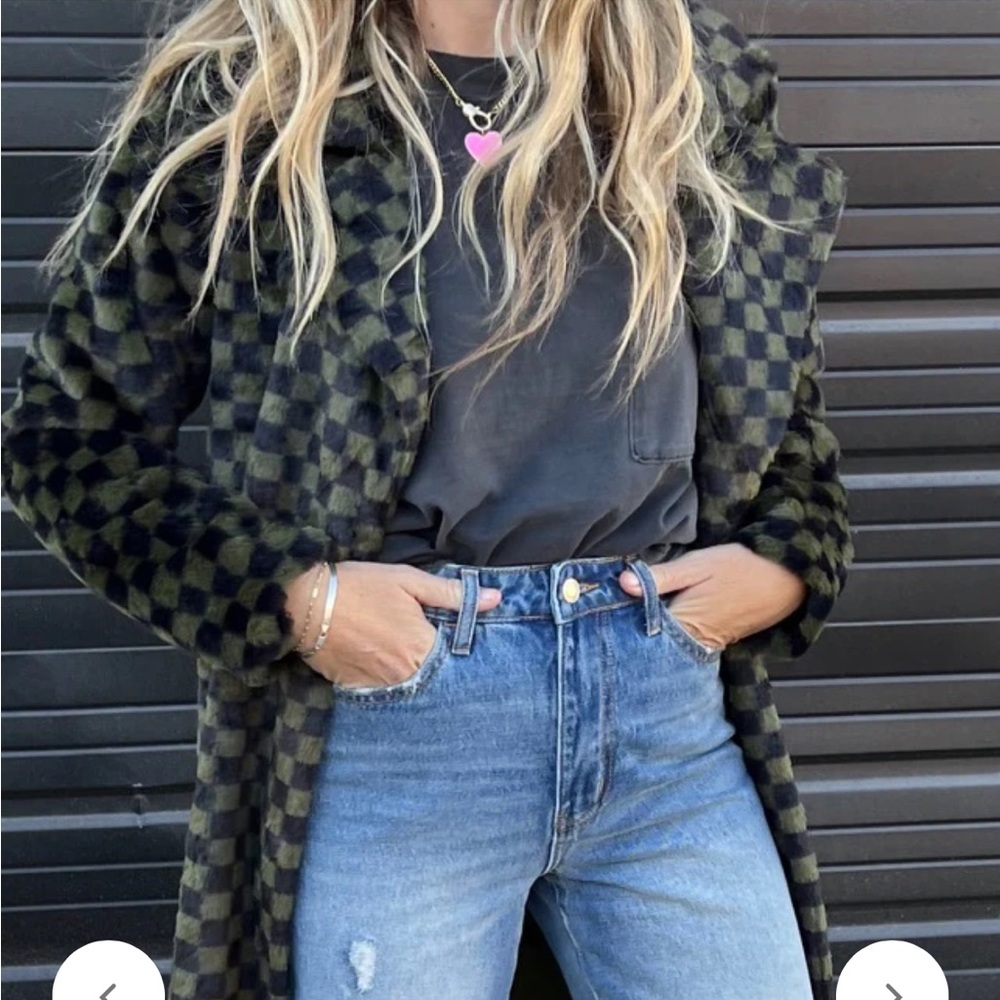 Checkered ascot and hart coat